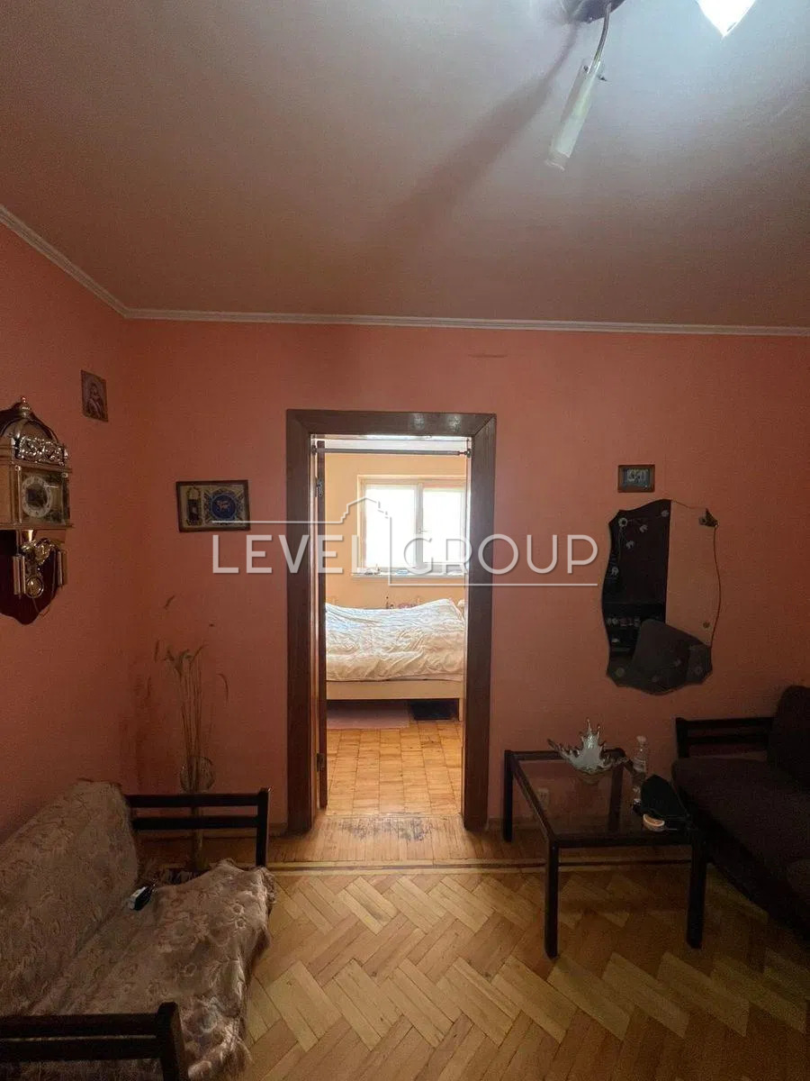 Honore de Balzac St., 24