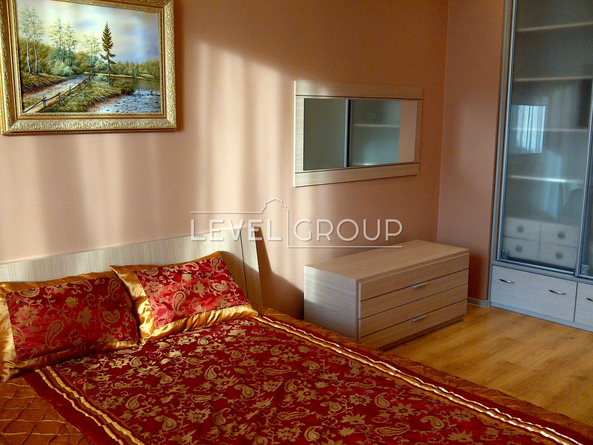 ������ 3-������� �������� � �������� � ����� ������� ��������� ������� �� ���. ��������� 26/41. ���� 1