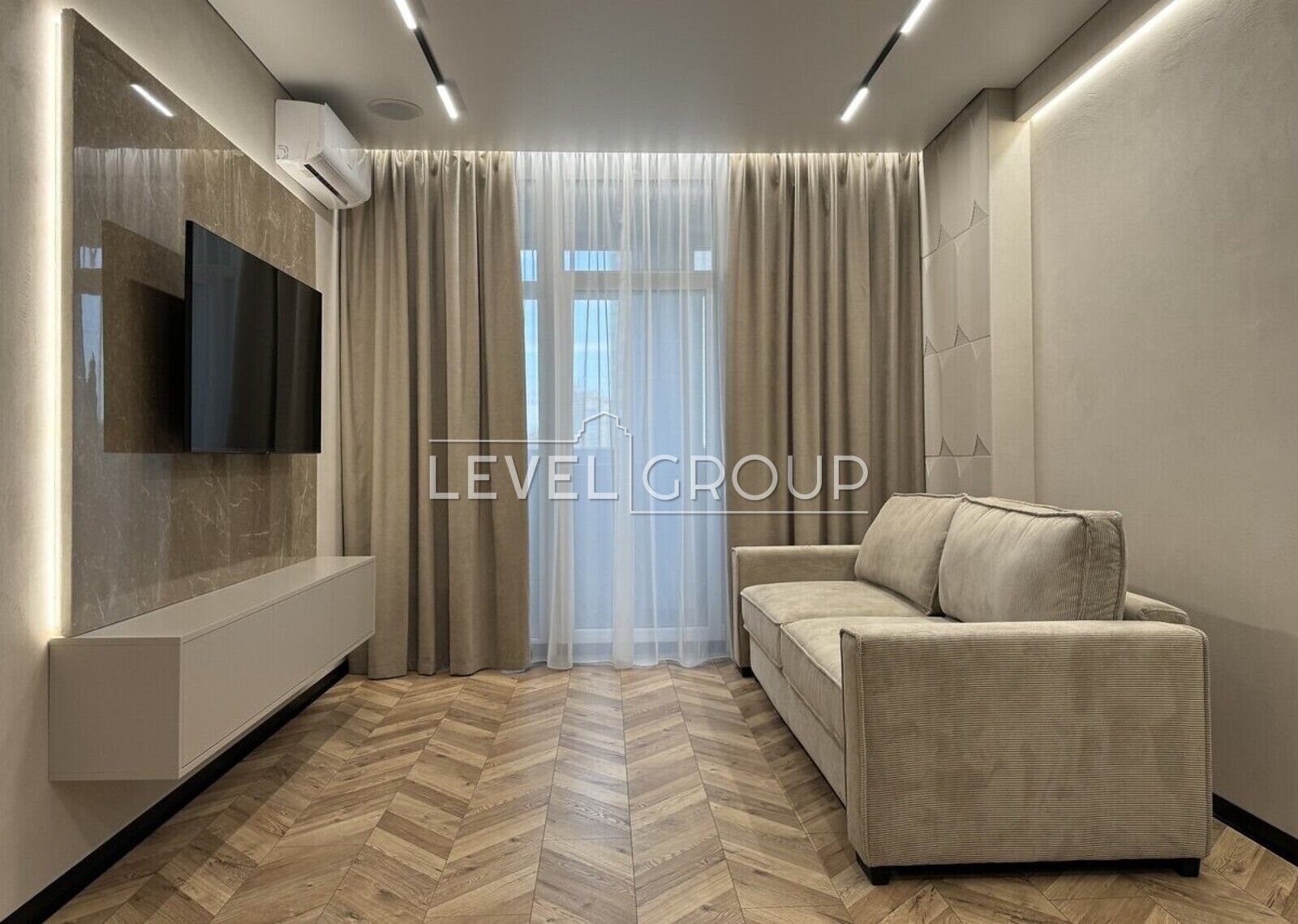  1   53 2       Manhattan city  1