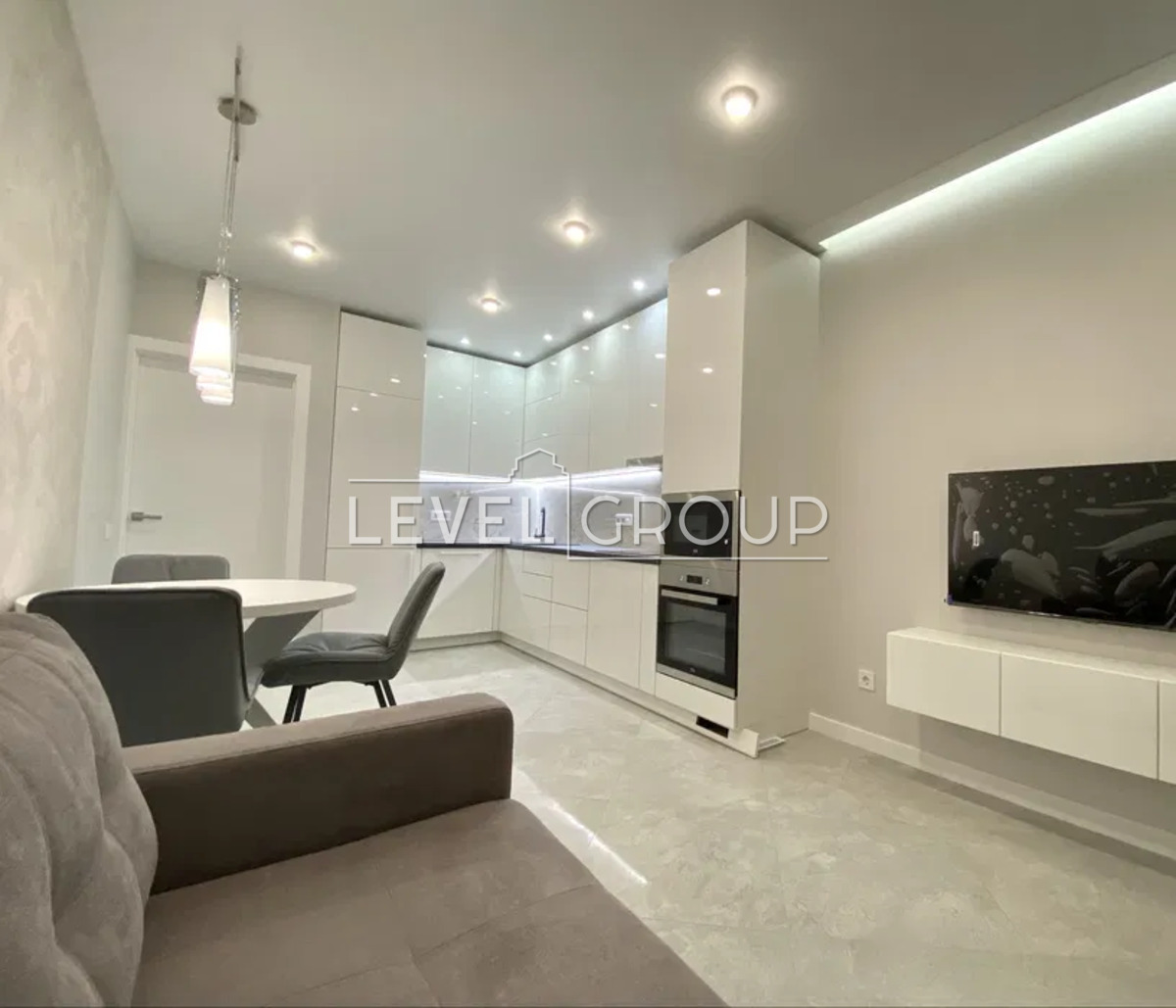 ������ 1-� �������� � ����� �� ������ �� Seven �� ����������, ����������� ���������,20� ���� 1