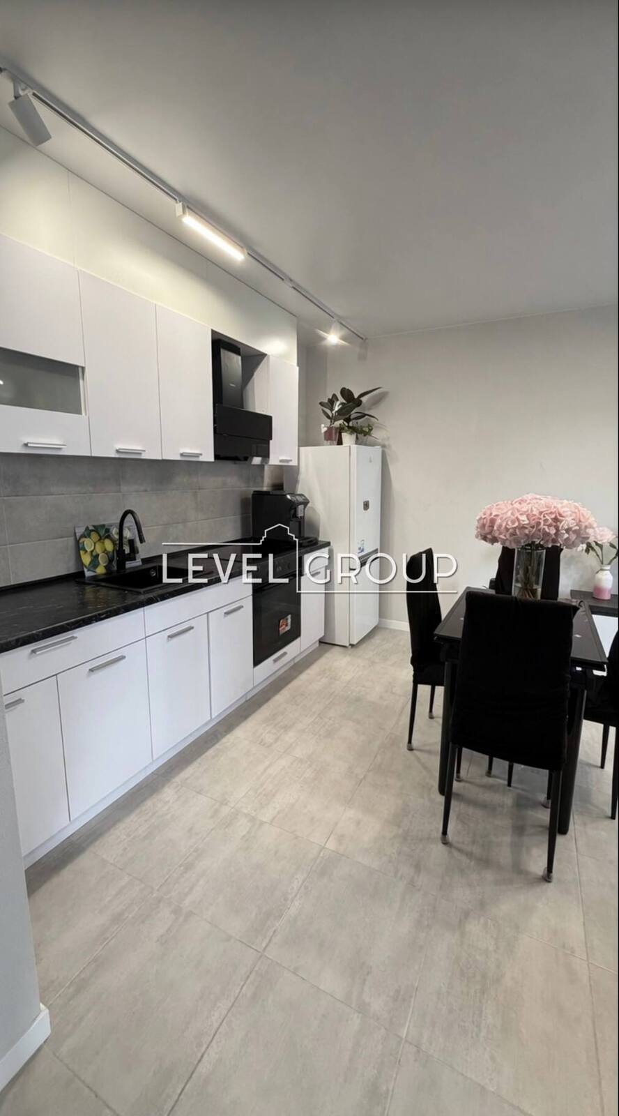 ������ 1-������� �������� �� LIKO-GRAD Perfect Town ���� 1