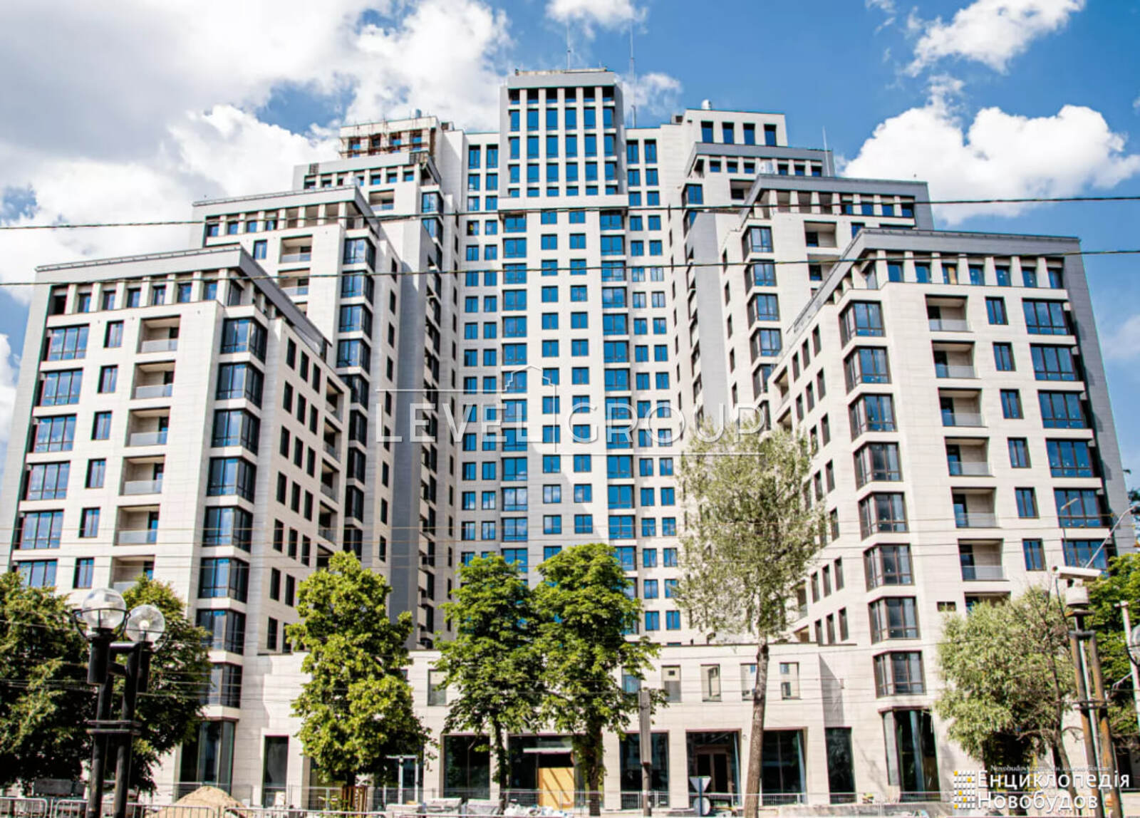   2    Crystal Park Tower . () 42  1