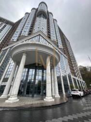 1 692 Podil Plaza   1