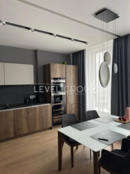 ������ 3-������� �������� � �� 'Central Park' ��������� ������ 123 �2 ���� 10