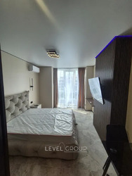 ������ 1-������� ��������-���䳿 � �� Podil Plaza ���� 2