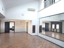 ������ ������������� 9 ��������� �������� ��������� 555� � ������� �� ��������� ���� 17