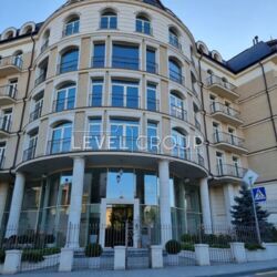   (3762)   Renaissance Residence (. 9)  1