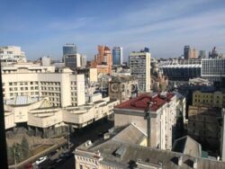 Продаж квартири з частковим ремонтом, вид з вікон на НСК Олімпійський фото 12 Продаж квартири з частковим ремонтом, вид з вікон на НСК Олімпійський фото 12