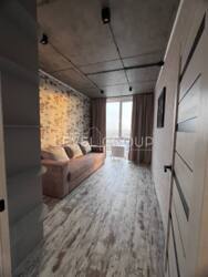  1-      Crystal Avenue  4