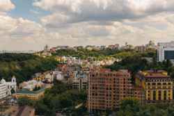     4       'Podil Plaza & Residence'  . 73  22