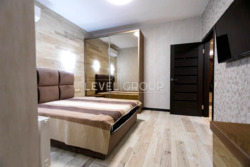 ������ ����������: 1-������� �������� � ��������� � ������������ �� Chicago Central House ���� 4