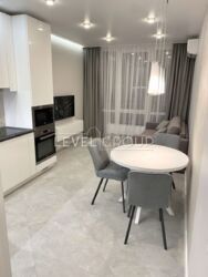 ������ 1-� �������� � ����� �� ������ �� Seven �� ����������, ����������� ���������,20� ���� 2