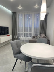 ������ 1-� �������� � ����� �� ������ �� Seven �� ����������, ����������� ���������,20� ���� 3