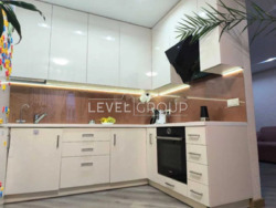 Простора світла 3-кімнатна квартира з дизайнерським ремонтом. фото 1 Простора світла 3-кімнатна квартира з дизайнерським ремонтом. фото 1