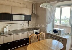 Київ, Святошинський, вул. Хмельницька, 10 фото 1 Київ, Святошинський, вул. Хмельницька, 10 фото 1