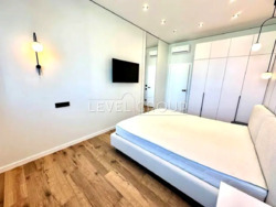  2       Manhattan City ( ѳ)  3