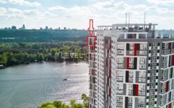 ��������� �� ���� ����� ����������� ���������� � ������� ���������, ����������� �������� ������ 110 �², ����������� �� 25 ������ ��������� ��������� ����������� ������. ���� 10