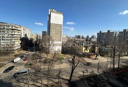 ������ 3� ������� �� ���.��������� 27/4 ���� 8