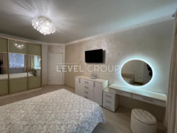  2    Sofia Residence,    8