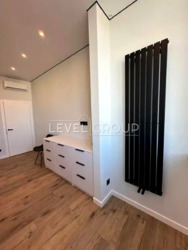  2       Manhattan City ( ѳ)  8