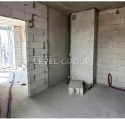1  (372)   Podil Plaza & Residence  .  73-77  3