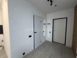 ������ 1 �� ��������, 43,7�2 �� 4U, � ��������, ����� ������������� 15 ��. ���� 9