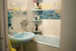 �������� 3-������� �������� 70 �² �� 7 ������ 9-����������� ������� �� ���. �����������, 28 (���������� �����). ���� 12