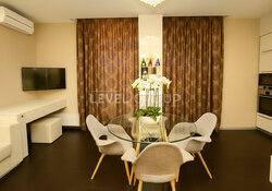   542   Central Park  4
