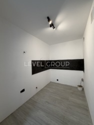 ������ 1 �� ��������, 43,7�2 �� 4U, � ��������, ����� ������������� 15 ��. ���� 17