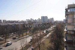 �������� 3-������� �������� 70 �² �� 7 ������ 9-����������� ������� �� ���. �����������, 28 (���������� �����). ���� 3