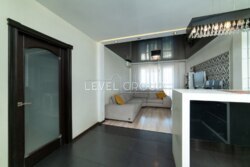 , 쳿, . (40- ), 58, 250 000$  12