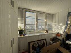 Пропонується простора та доглянута трикімнатна квартира у відмінному стані за адресою вул. Анни Ахматової, 15 фото 4 Пропонується простора та доглянута трикімнатна квартира у відмінному стані за адресою вул. Анни Ахматової, 15 фото 4