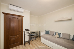    3-    4 , .  () 3  18