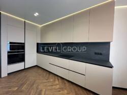 ������ 3-������� �������� �� �����-����� Manhattan City ���� 15