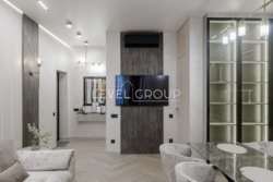  2-()       Crystal Park Tower  8