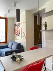  1-   .() 67  San Francisco Creative House  4