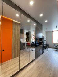  1-   .() 67  San Francisco Creative House  7