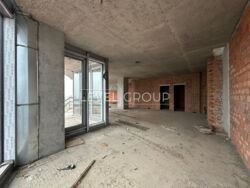 ������ 3-������� �������� � �� Taryan Towers ���� 10