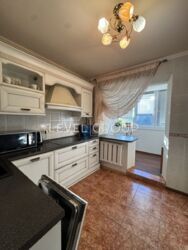 Пропонується простора та доглянута трикімнатна квартира у відмінному стані за адресою вул. Анни Ахматової, 15 фото 1 Пропонується простора та доглянута трикімнатна квартира у відмінному стані за адресою вул. Анни Ахматової, 15 фото 1