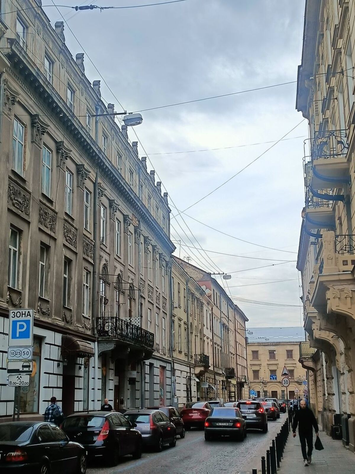 Продаж 2 кімнатної квартири в центрі міста по вулиці М.Менцинського в австрійському будинку фото 1 Продаж 2 кімнатної квартири в центрі міста по вулиці М.Менцинського в австрійському будинку фото 1