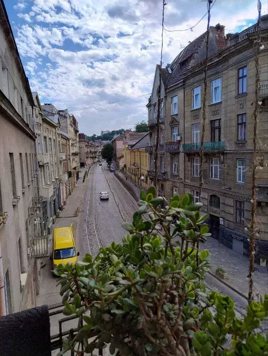 Продається 2 кімнатна квартира в австрійському будинку по вулиці Івана Франка фото 1 Продається 2 кімнатна квартира в австрійському будинку по вулиці Івана Франка фото 1