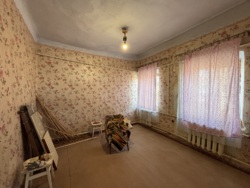 Продається 2к жилкоп під ремонт з окремим входом, недалеко від центра міста фото 2 Продається 2к жилкоп під ремонт з окремим входом, недалеко від центра міста фото 2