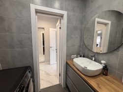 Продається простора квартира з дизайнерським ремонтом в центрі міста фото 15 Продається простора квартира з дизайнерським ремонтом в центрі міста фото 15