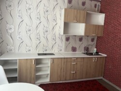 ��������� 1-������� ��������, � 10 ��. ������ �� ������ ����, � ����������� ��������. ���� 8