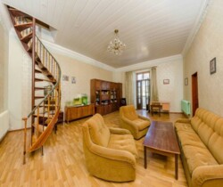 Дворівнева квартира в центрі Одеси на Соборній площі фото 1 Дворівнева квартира в центрі Одеси на Соборній площі фото 1