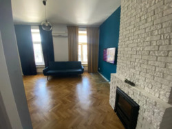 Простора квартира у центрі міста фото 1 Простора квартира у центрі міста фото 1