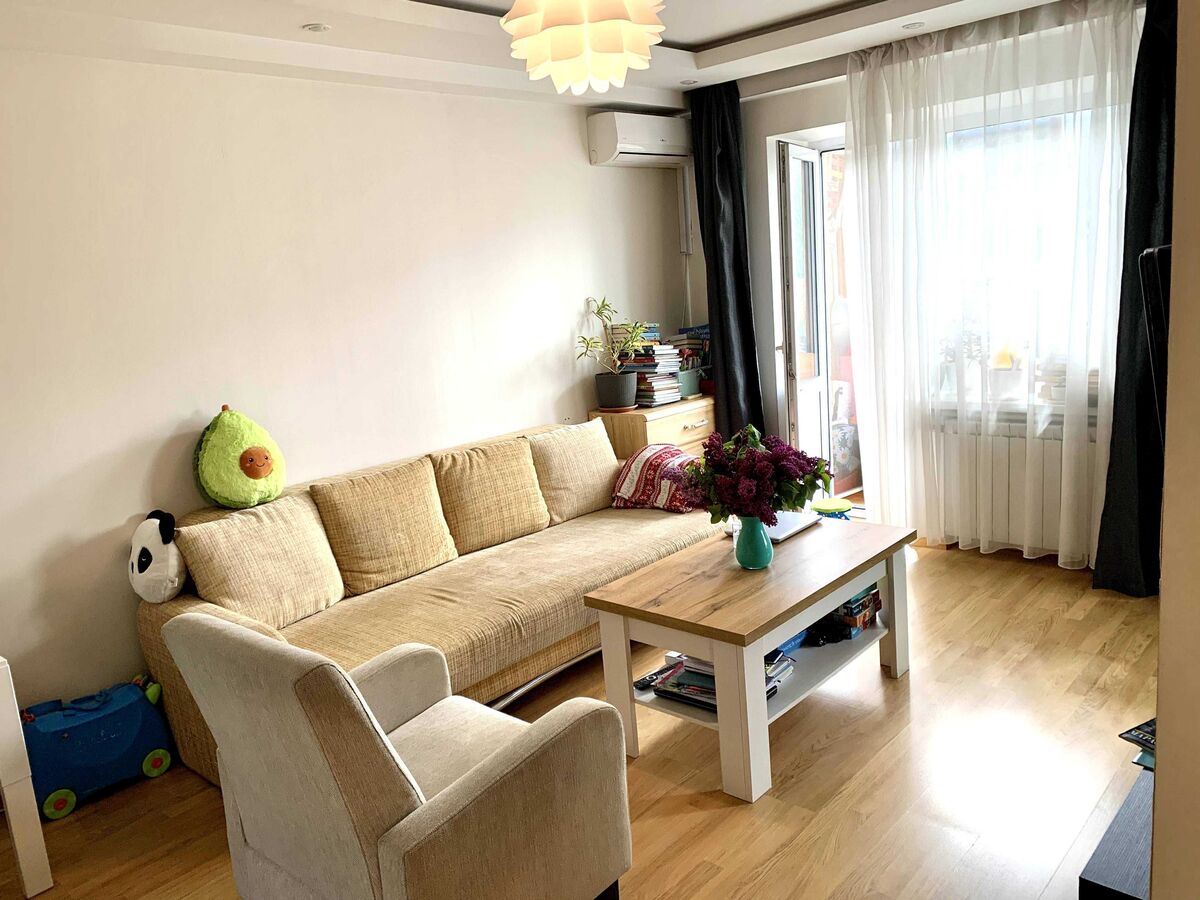 Продається квартира Київ, вул. Пражська, 8 фото 1 Продається квартира Київ, вул. Пражська, 8 фото 1