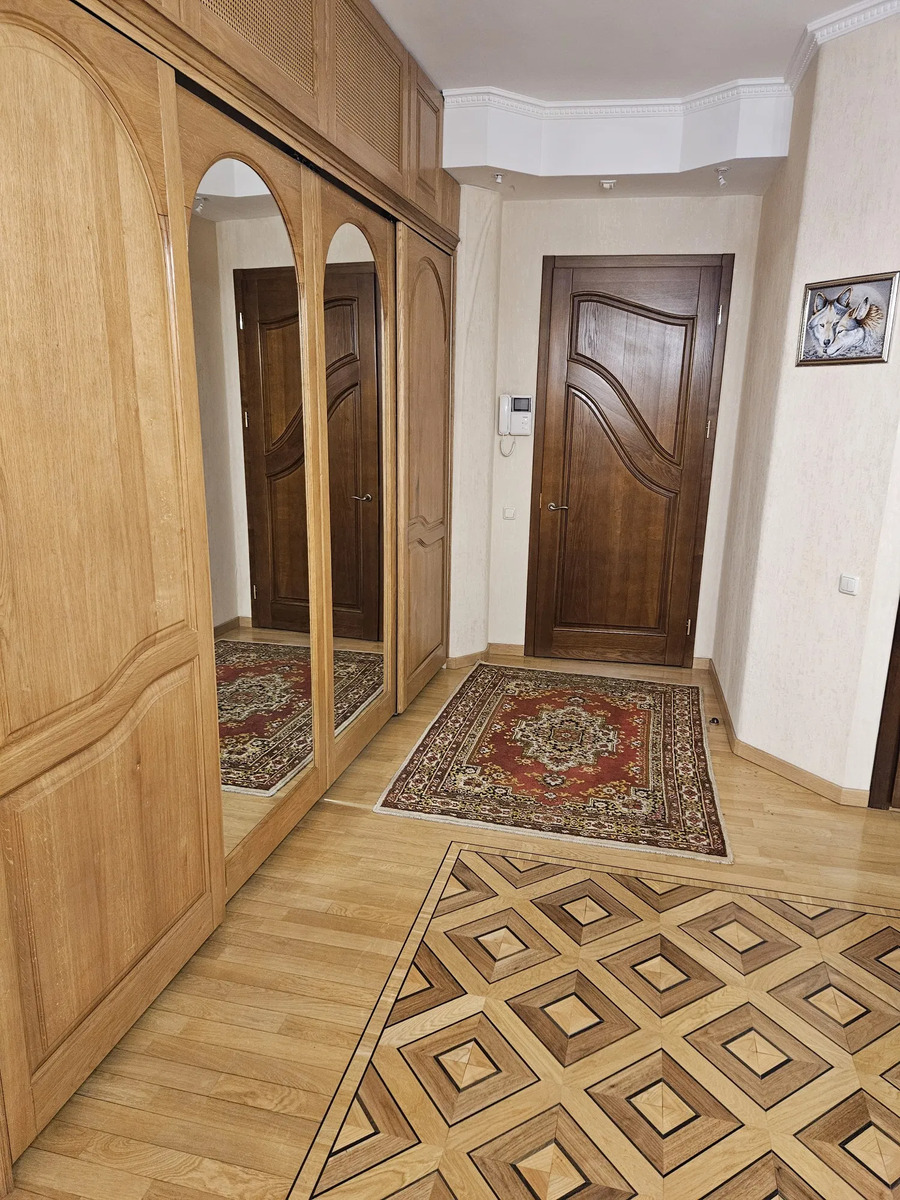 Продається квартира Київ, Голосіївський, Володимира Антоновича, 140 фото 1 Продається квартира Київ, Голосіївський, Володимира Антоновича, 140 фото 1