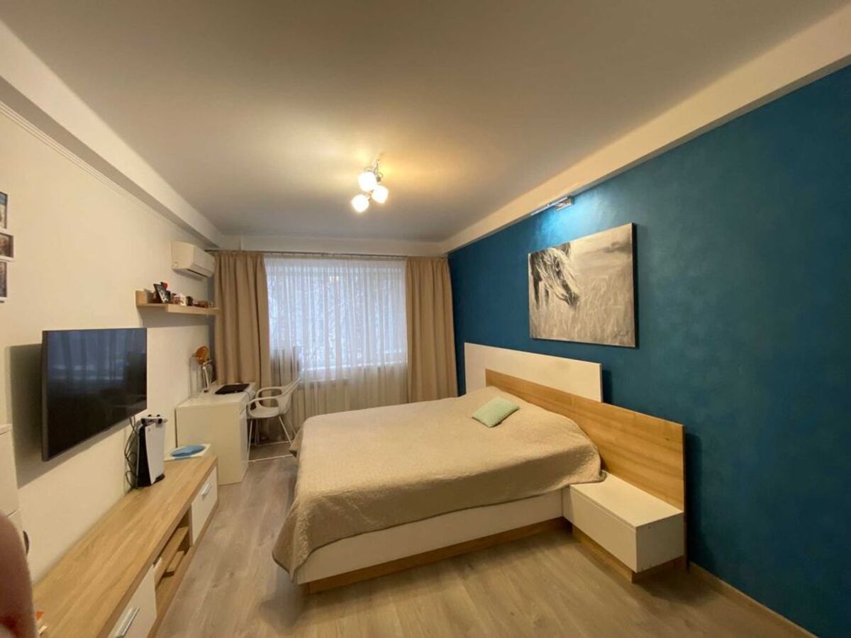 Продається квартира Київ, Солом'янський, Романа Ратушного, 4 фото 1 Продається квартира Київ, Солом'янський, Романа Ратушного, 4 фото 1