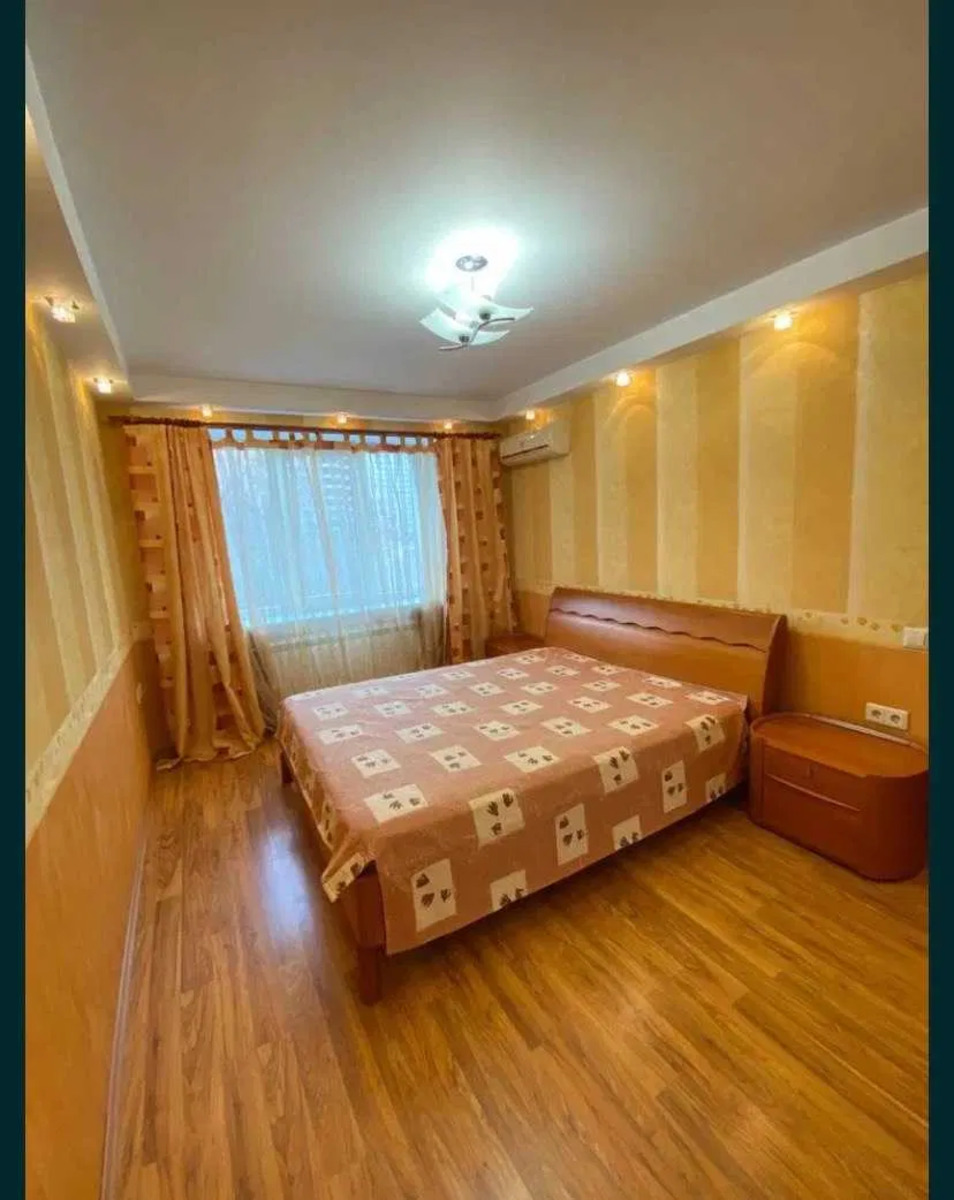 Продається квартира Київ, Голосіївський, Володимирська, 89/91 фото 1 Продається квартира Київ, Голосіївський, Володимирська, 89/91 фото 1
